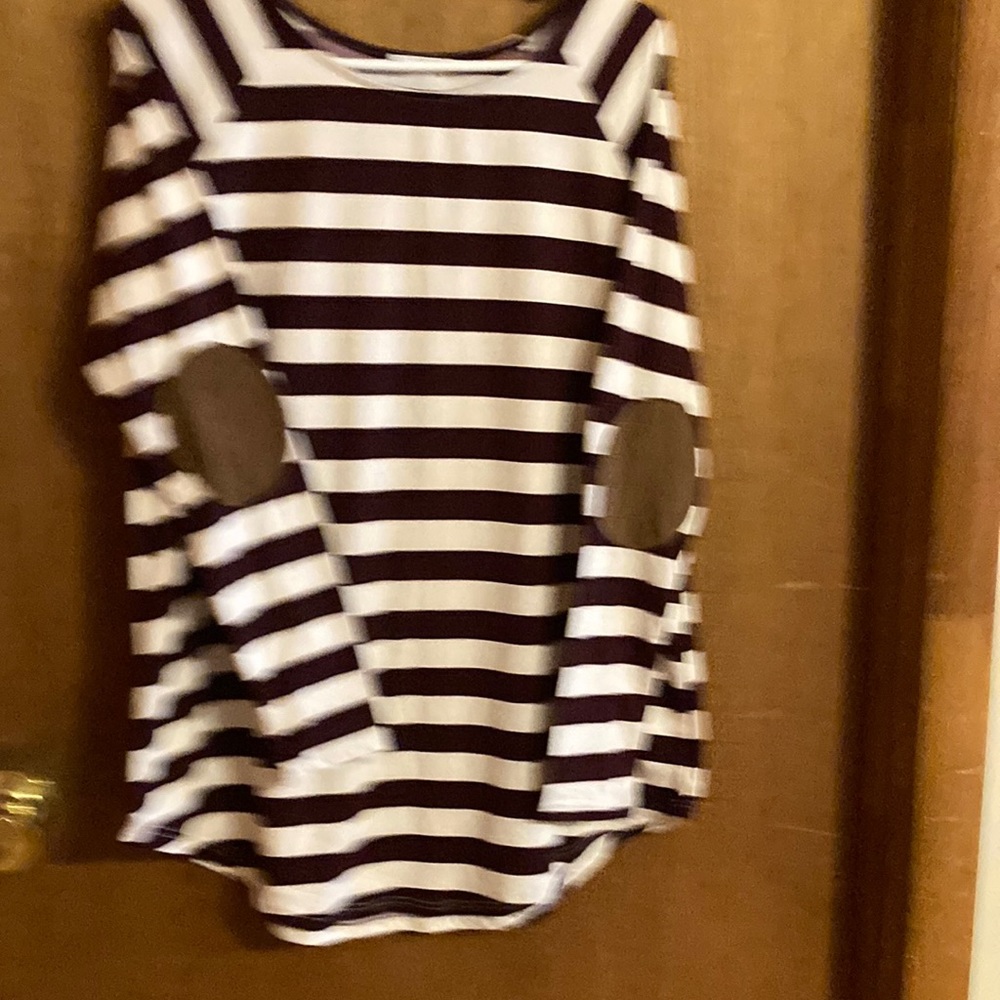 MATERNITY-L burgundy and cream color. Wide in hips. Soooo soft. Looks like new! - Picture 1 of 3